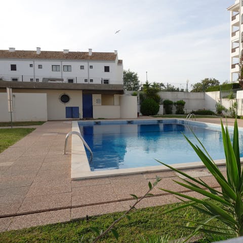 Make the most of the complex's shared swimming pool during the summer months