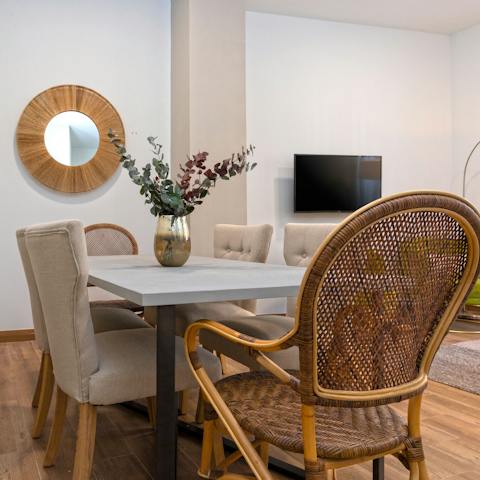 Gather around the dining table for relaxed dinners, drinks, and card games at home
