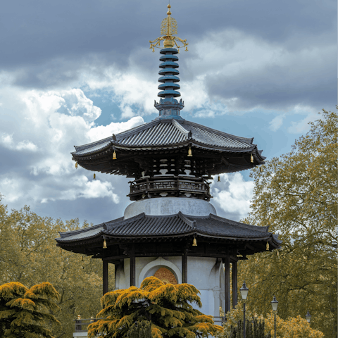 Stroll to Battersea Park, thirty minutes away