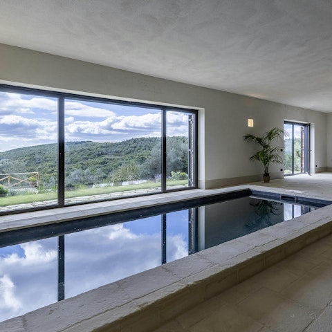 Swim in all seasons thanks to the heated indoor pool
