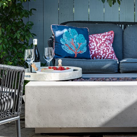 Come together for storytelling and evening drinks beside the firepit