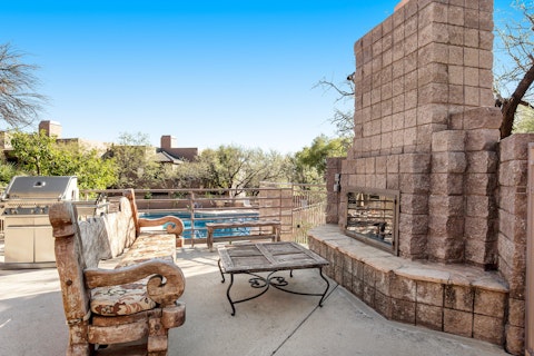 Fire up the barbecue as the pool glints in the Arizona sun