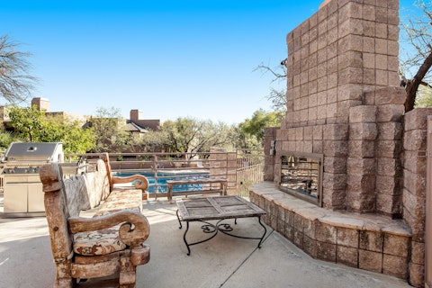 Fire up the barbecue as the pool glints in the Arizona sun