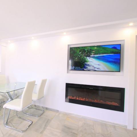 Enjoy touches of 60s-style entertainer's pad inside