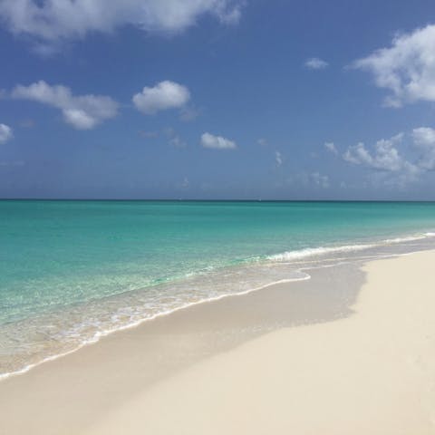 Stroll to Grace Bay beach in just five minutes