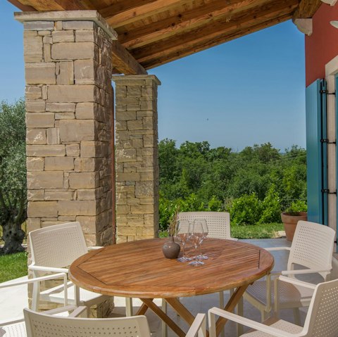 Serve your favourite evening drinks on the terrace