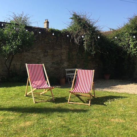 Enjoy a summer sipple on the lawn