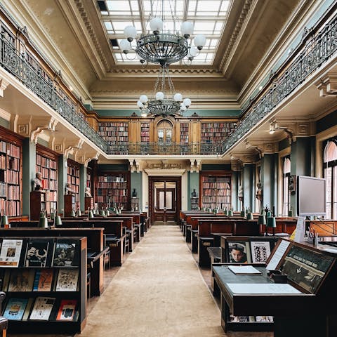 Stroll along the road to the V&A – it's about twenty minutes away