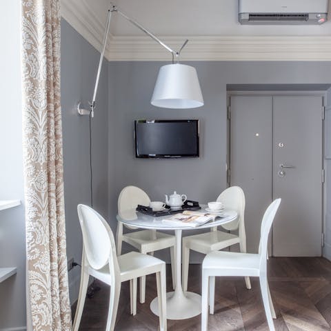 Eat breakfast together at the Philippe Stark dining table