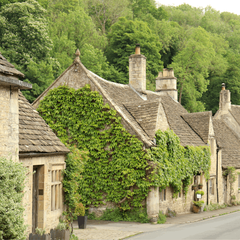 Explore the quiet and quaint villages of the Cotswolds