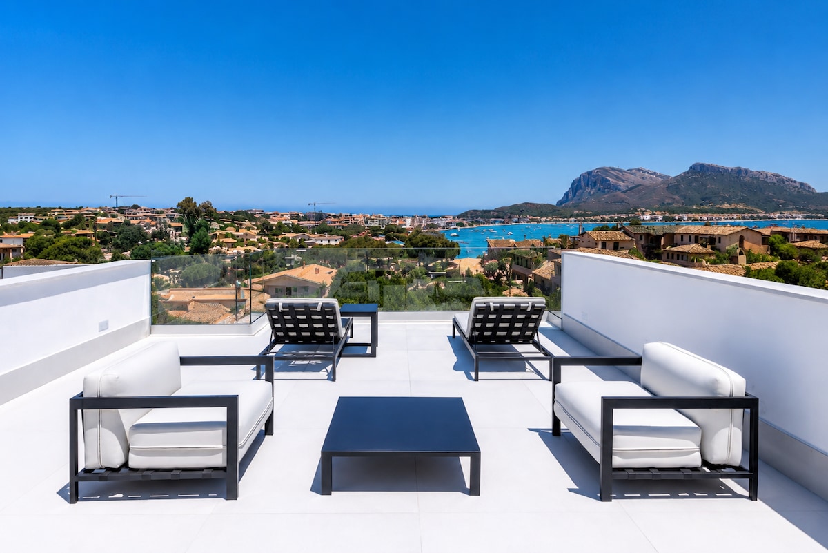 Rooftops over Golfo