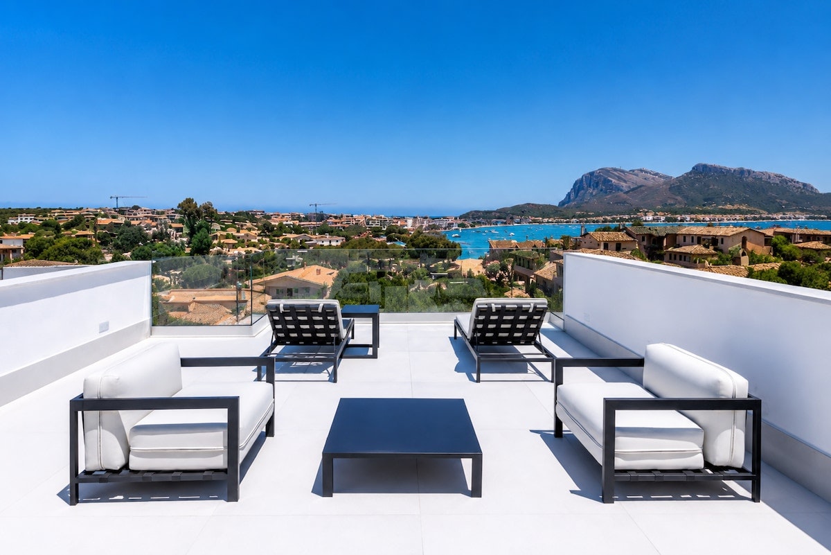 Rooftops over Golfo