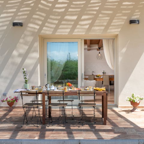 Enjoy an alfresco dinner using local ingredients