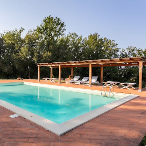Spend your days lounging by the pool in the hot Tuscan sunshine