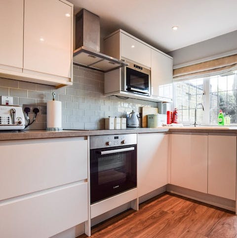 Prepare warming meals in the modern kitchen - roast dinner anyone?