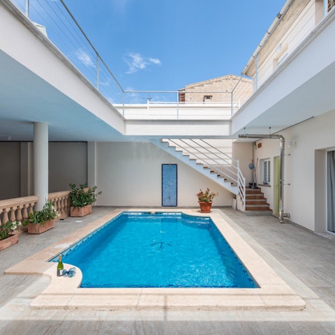 The host was friendly and helpful, and went above and beyond to make sure that guests had a great stay.