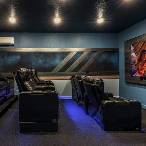 Relax in the home cinema and watch a movie