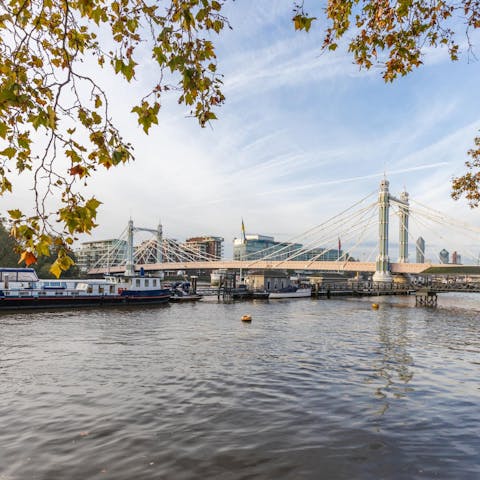 Enjoy a lengthy stroll along the Thames – Big Ben is walkable in an hour