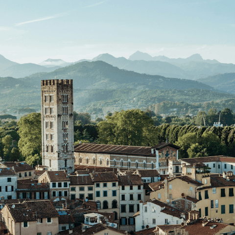 Stay just moments from the medieval walled town of Lucca