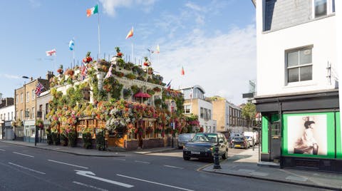 Explore Notting Hill and Bayswater's traditional pubs, buzzing bars, and great restaurants