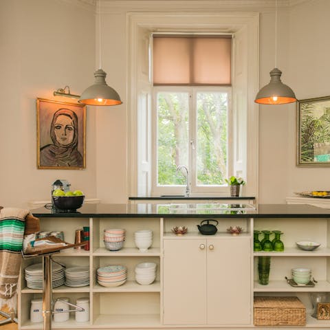 Knock up a lazy brunch in the modern island kitchen