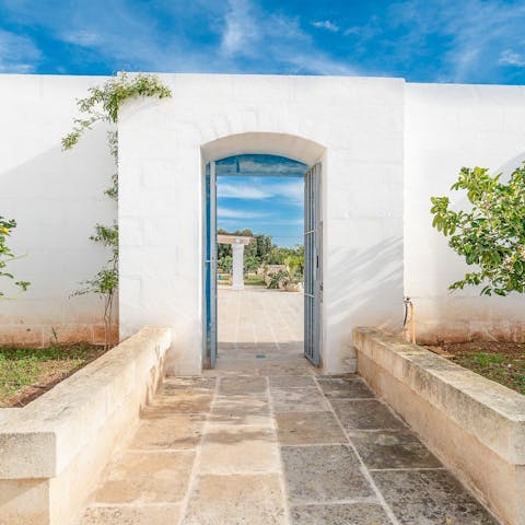 Explore the grounds and its hidden nooks and crannies, including a beautiful courtyard