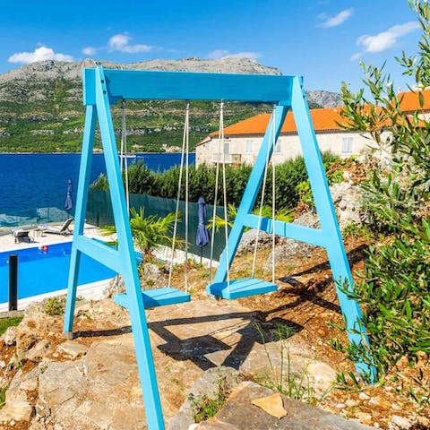 Enjoy family fun in the garden – kids will love the trampoline and the swings