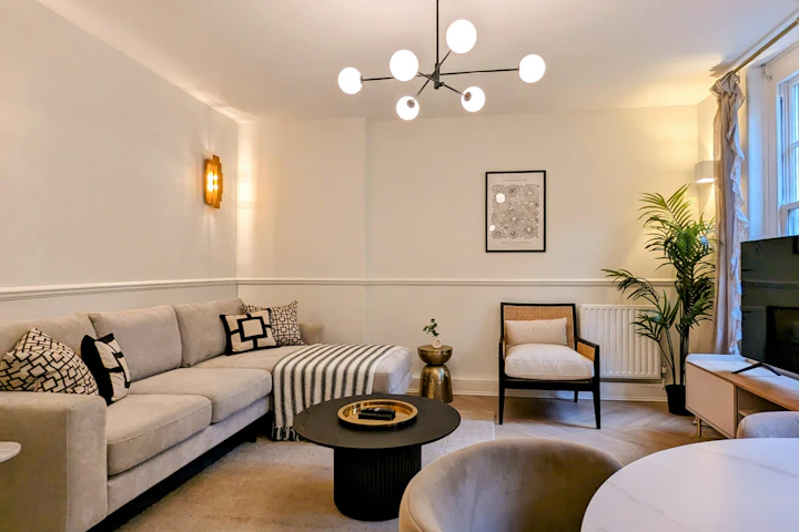 Chancery Chambers, Holborn, London | Plum Guide