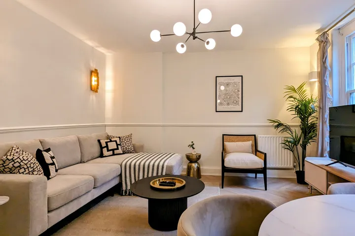 Chancery Chambers, Holborn, London | Plum Guide