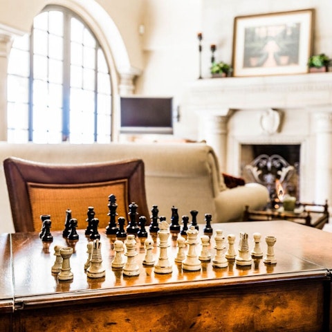 Play chess besides the fire