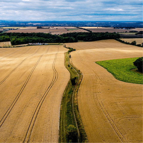 Discover the Oxfordshire countryside from your charming base in Great Tew