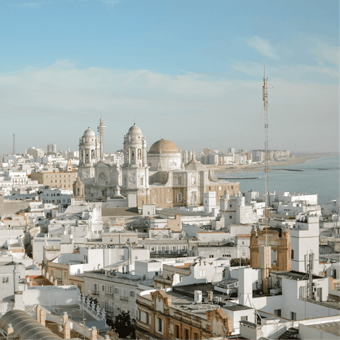 Explore the ancient city of Cádiz with ease – you're within easy reach of the city's most beautiful spots