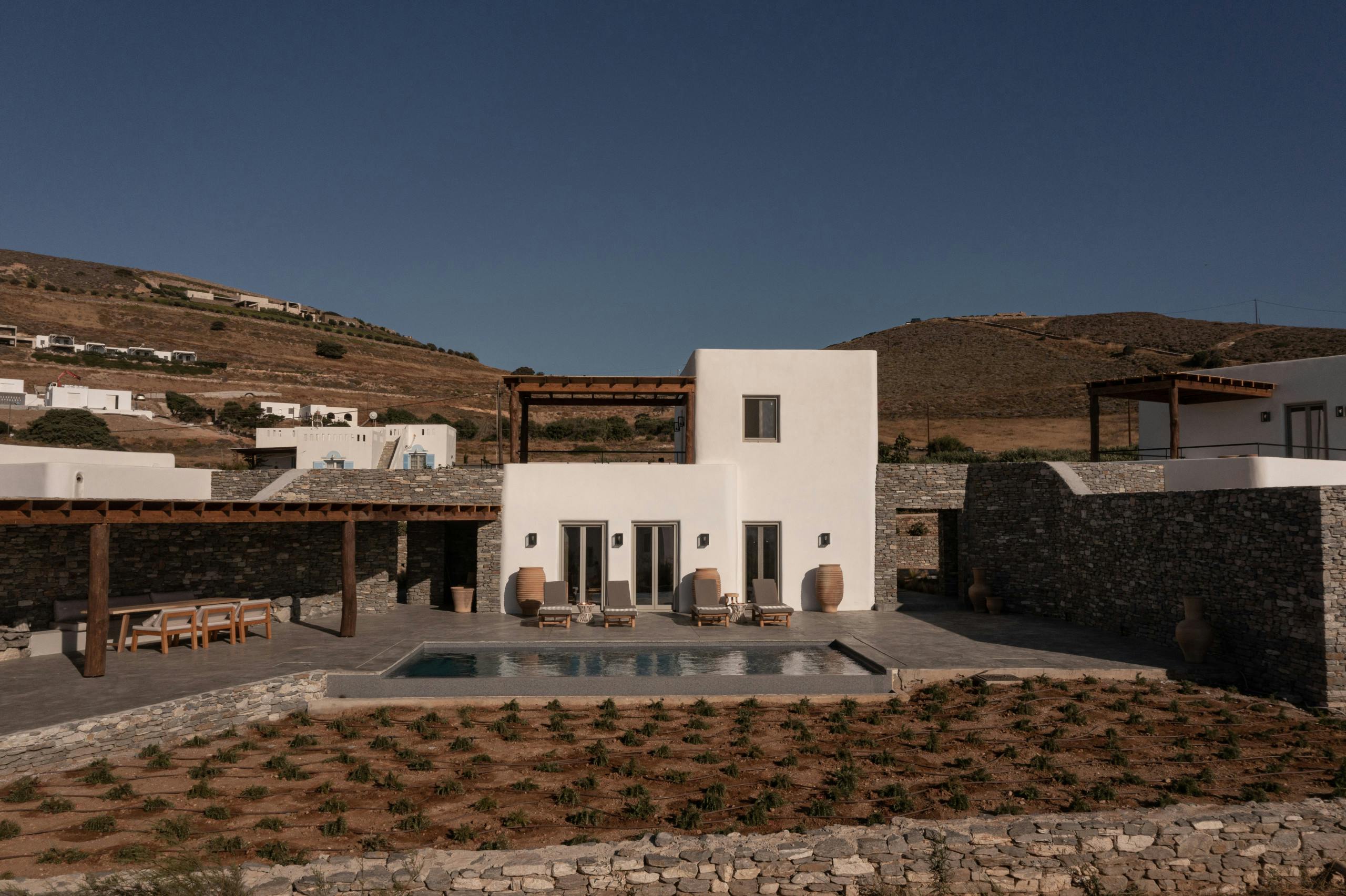 Paradise Bloom Embrace