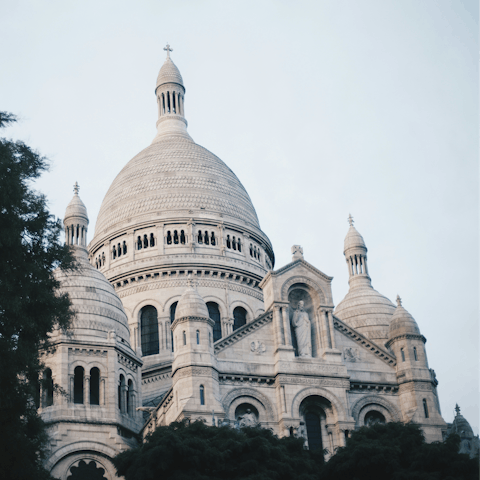 Explore the artistic soul of Montmartre, 5 kilometres away