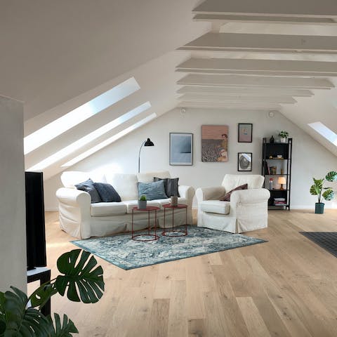 Kick back on the sofa after a productive day's sightseeing and stargaze through the skylights