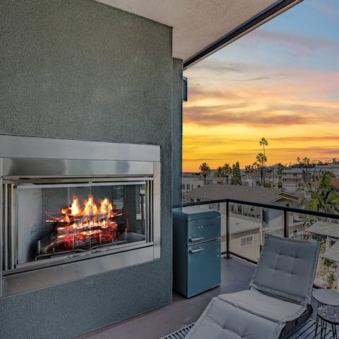 Watch the sunset on the balcony