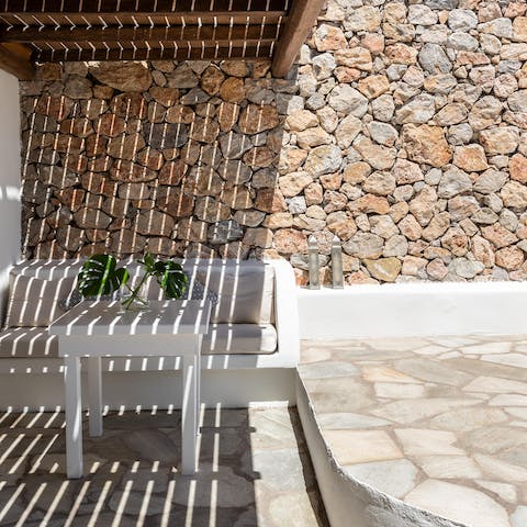 Grill up some fresh, Greek fare on the barbecue and dine under the shade