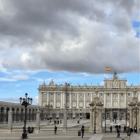 Give the royals a wave, the palace is just a twelve-minute stroll away