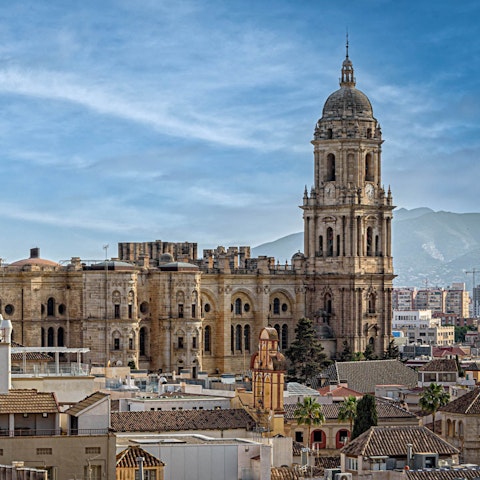 Fall in love with the beauty of Málaga from this penthouse home