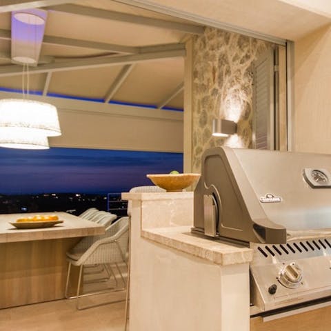 Cook up a feast in the indoor/outdoor kitchen and dine alfresco under the stars