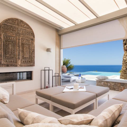 Kick back in the sheltered outdoor lounge and turn up the chill-out tunes as you gaze out to sea