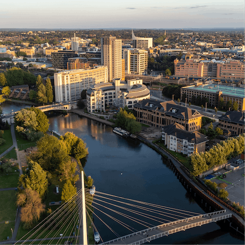 Take the ten-minute drive into the heart of Reading