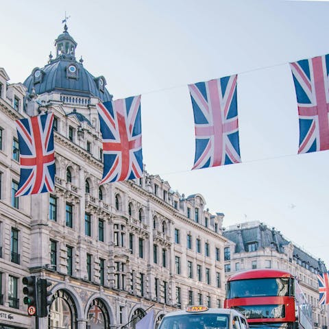 Enjoy sightseeing and shopping in central London