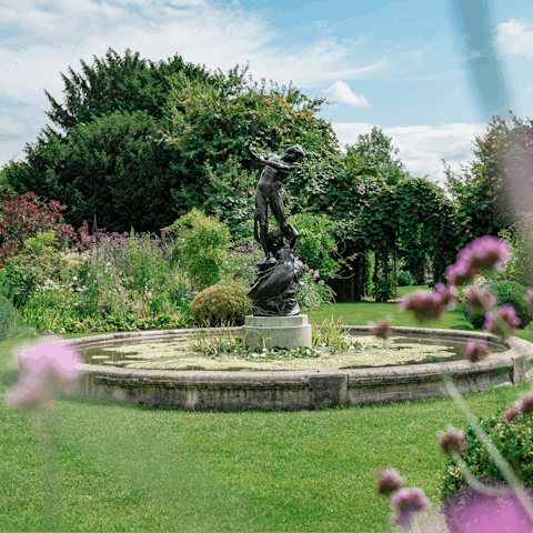 Pack a picnic and spend an afternoon in Regent's Park