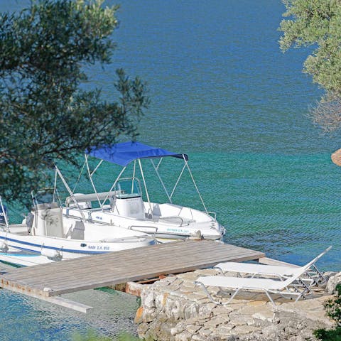 Head down to the jetty for some sunbathing or sailing