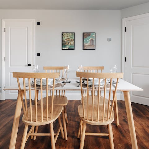 Be inspired by the city's culinary offering and share relaxing meals at home