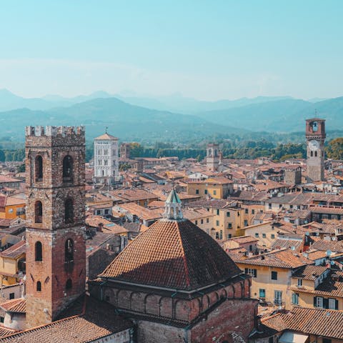 Explore Lucca with ease, thanks to the apartment's central location inside the city walls