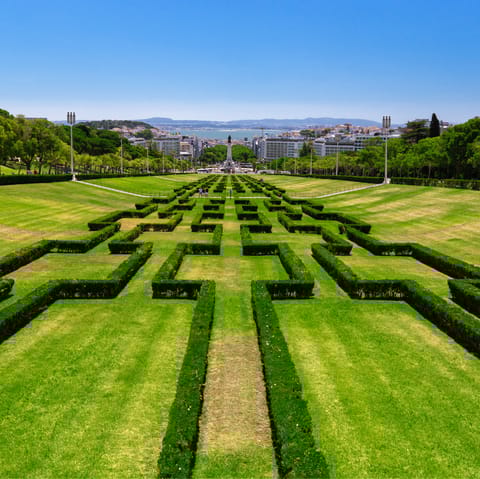 Walk five minutes to the beautiful manicured garden of Parque Eduardo VII