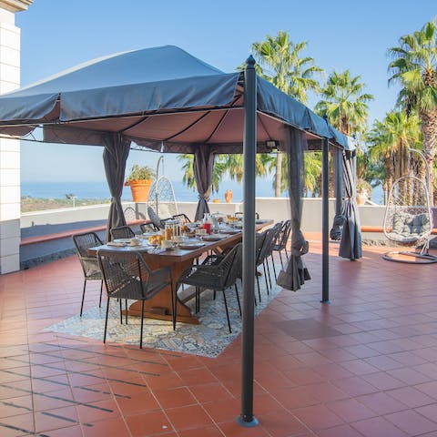 Enjoy alfresco feasts in the shade