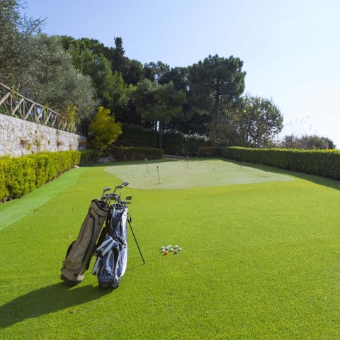 Brush up on your golf skills thanks to the putting green